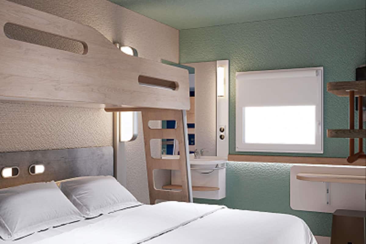 Standardzimmer, Mehrere Betten | Hochwertige Bettwaren, Schreibtisch, Verdunkelungsvorhänge