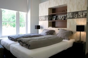 Quarto, 2 camas de solteiro, no piso térreo | Quartos à prova de som, Wi-Fi de cortesia, roupa de cama