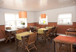 Free daily full breakfast 