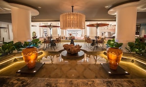 Lobby lounge - Rose Garden Hotel (Yangon)