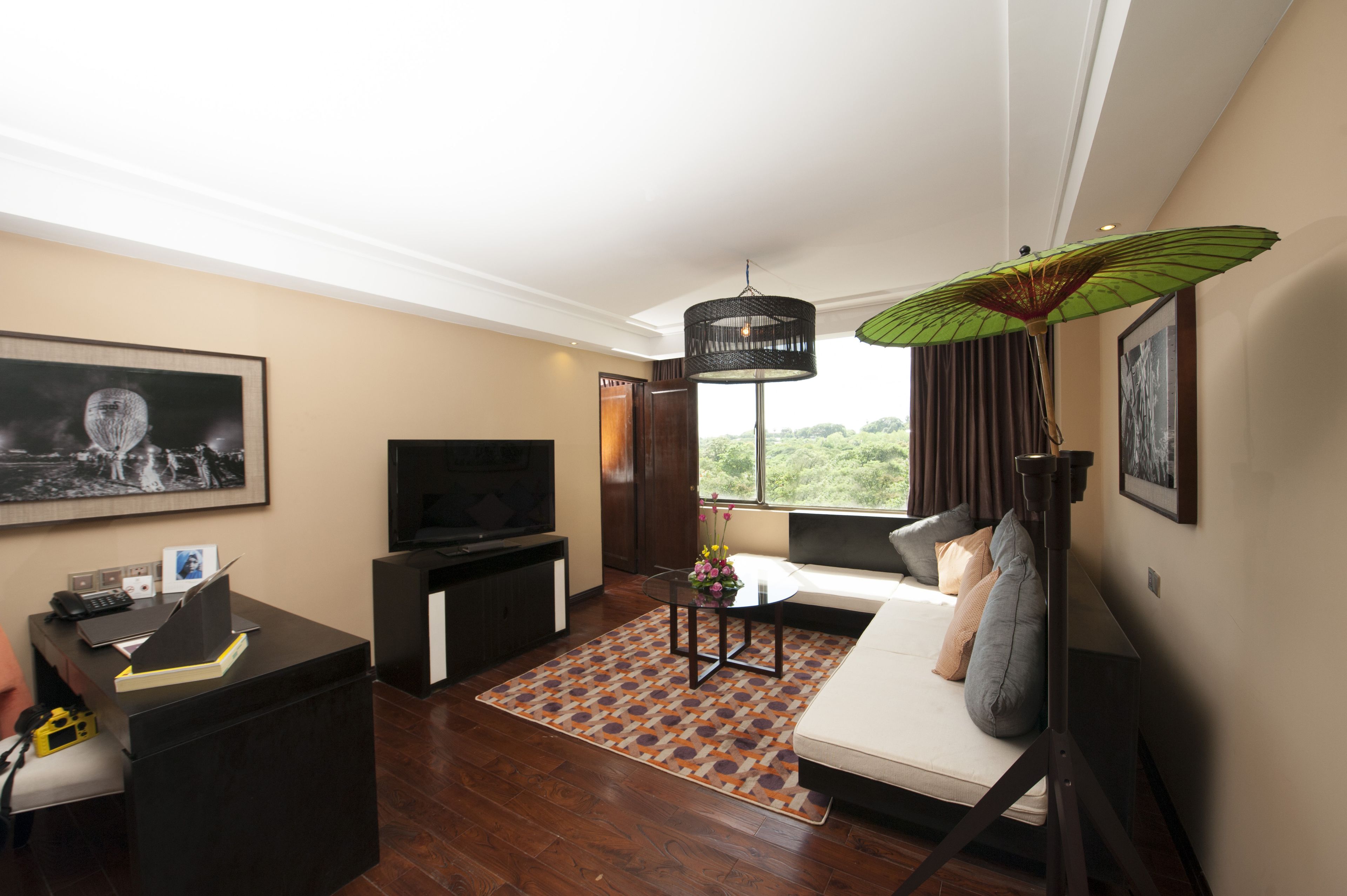 Televisión LCD 42 pulgadas con canales de televisión vía satélite