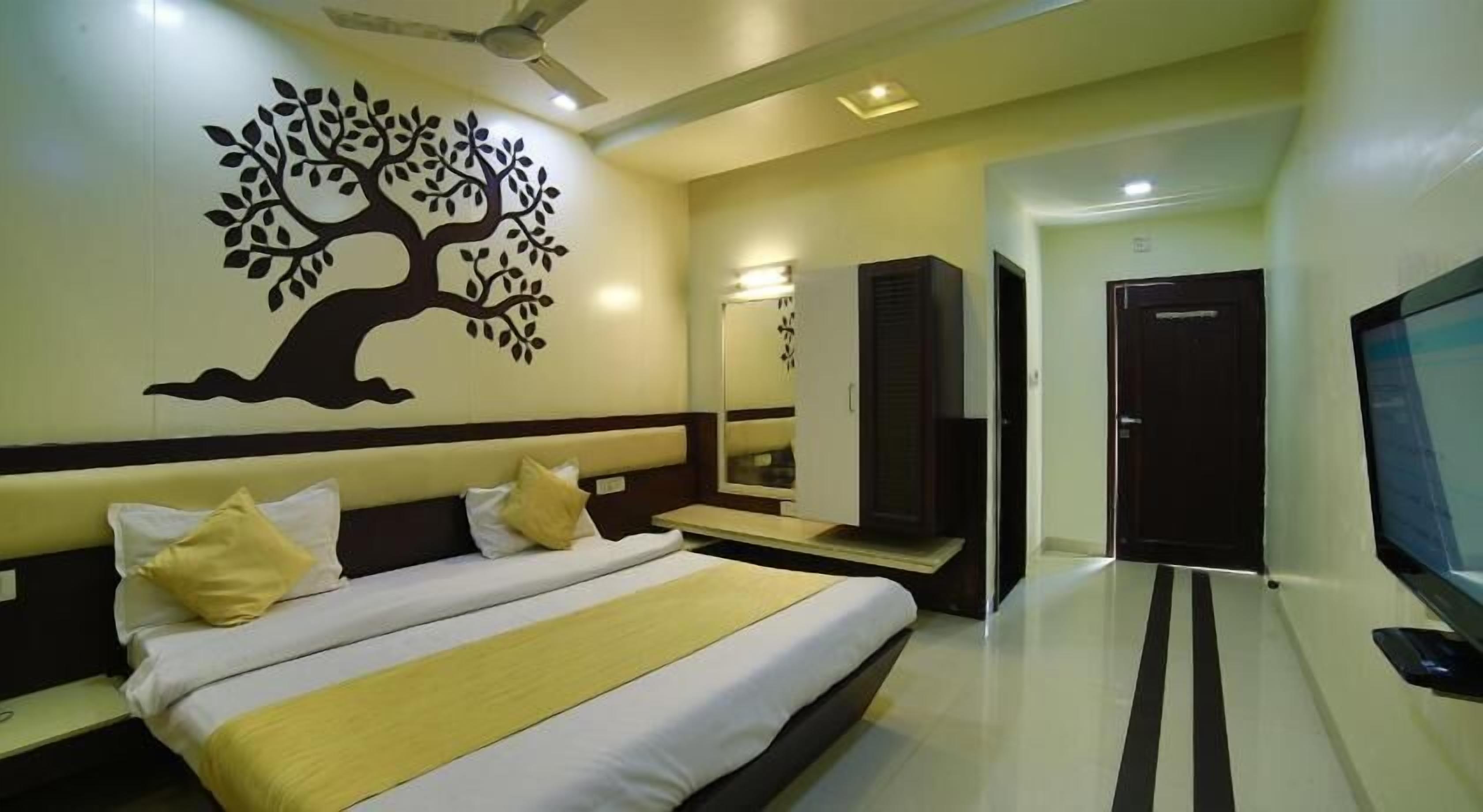 Escritorio, camas extra, wifi gratis y ropa de cama 