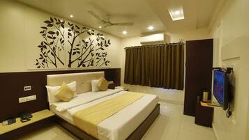 Deluxe Room | 1 bedroom, desk, rollaway beds, free WiFi
