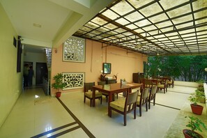 Restaurant - Hotel Shiv Villa by SAH (Abu Road)