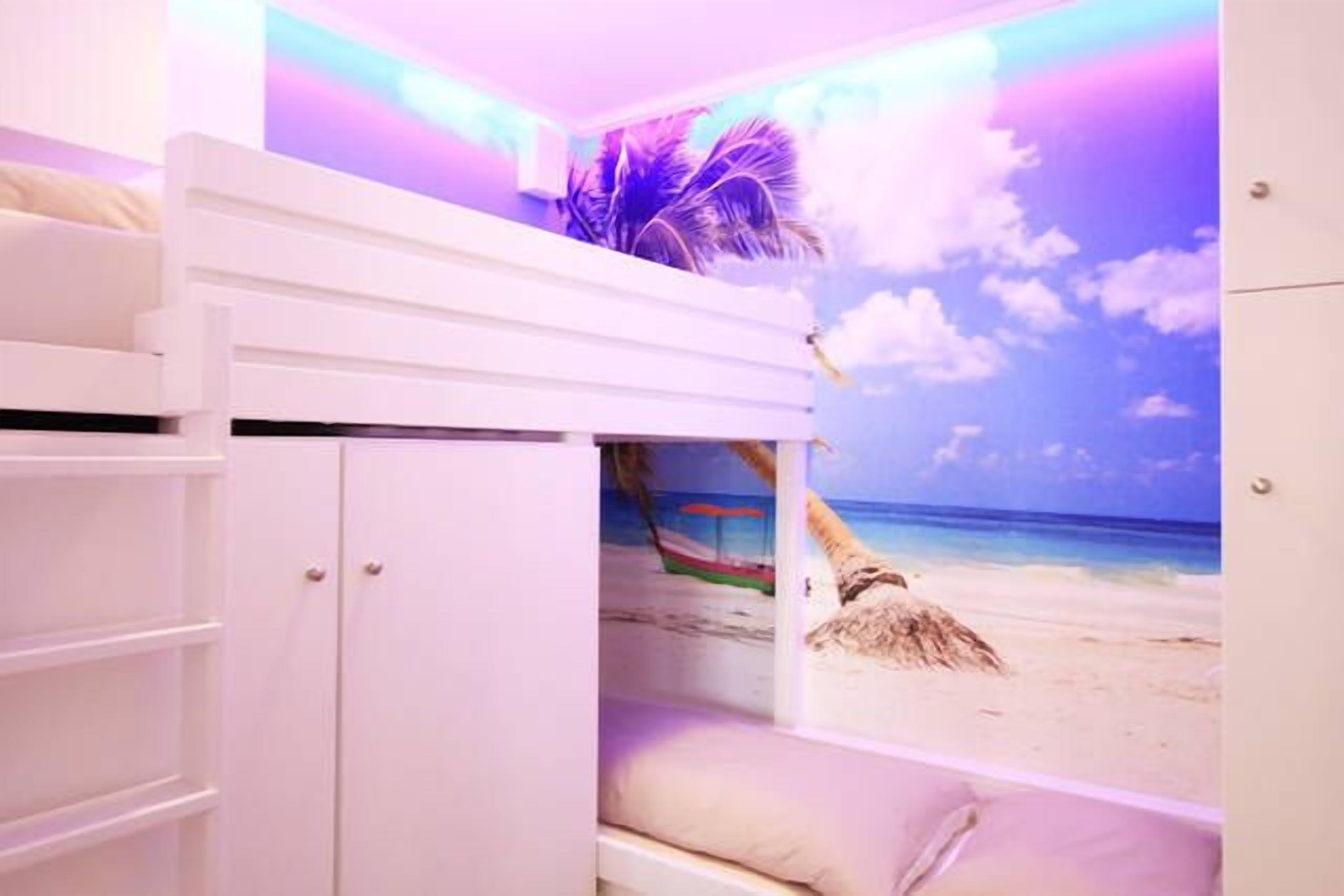 Departamento de lujo, 2 habitaciones, vista a la ciudad, planta baja | Habitación temática infantil