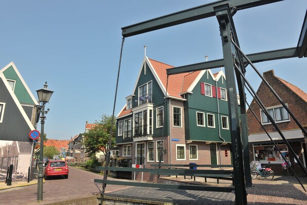 Esterni