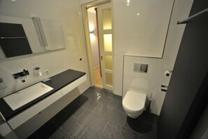 Appartamento Luxury, 2 camere da letto, vista città, al piano terra | Bagno