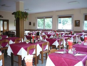 Lunch and dinner served, local cuisine - Albergo Regina (Bognanco)