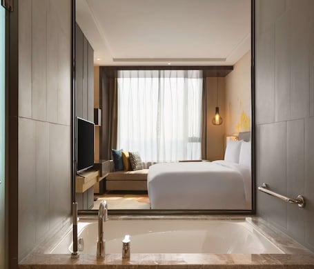 套房, 1 间卧室 | 浴室 | 淋浴设施、名牌洗护用品、毛巾