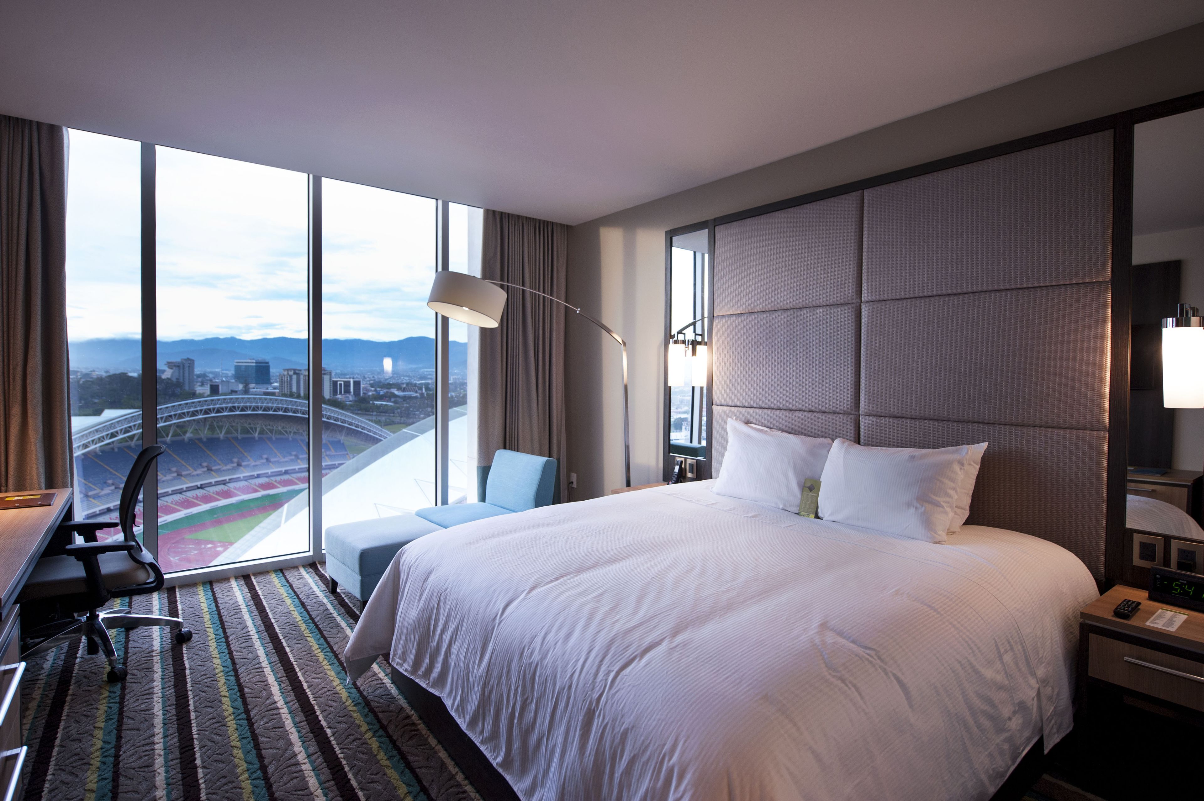 basic room, 1 king bed, non smoking | premium bedding, down duvets, select comfort beds, in-room safe