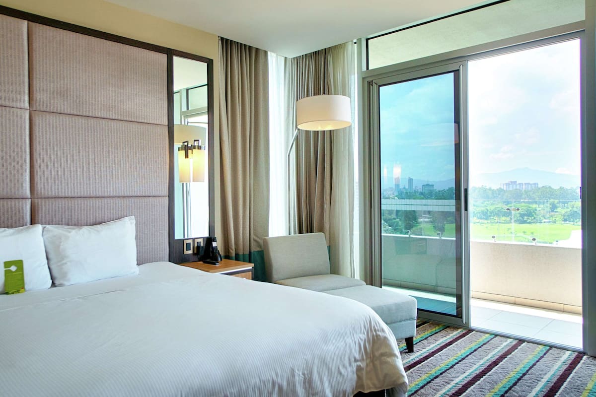 king, basic room, 1 king bed, non smoking, balcony | premium bedding, down duvets, select comfort beds, in-room safe