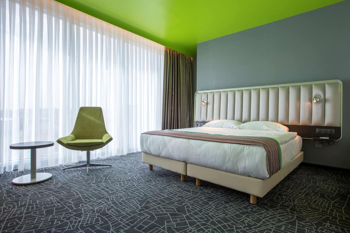 Premium bedding, minibar, in-room safe, desk