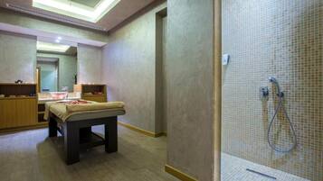 Sauna, steam room, Turkish bath/hammam, Swedish massages, Thai massages