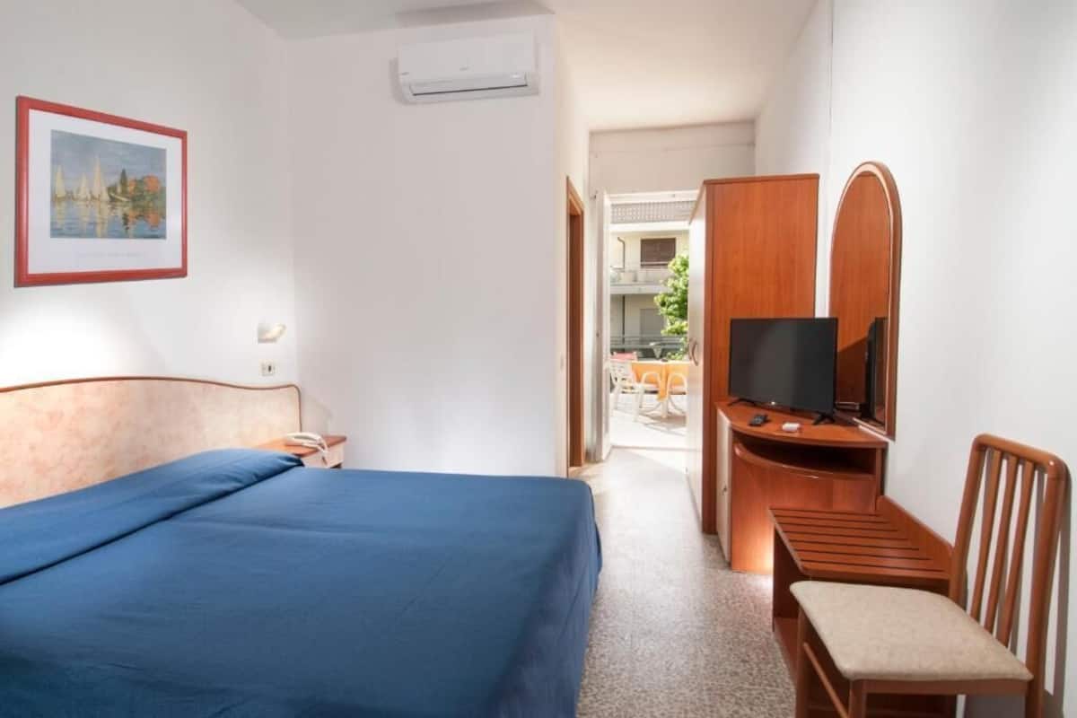 Comfort tweepersoonskamer | Een kluis op de kamer, een bureau, gratis wifi, beddengoed