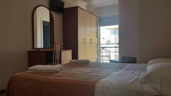 Room - Hotel Holiday  (Misano Adriatico)
