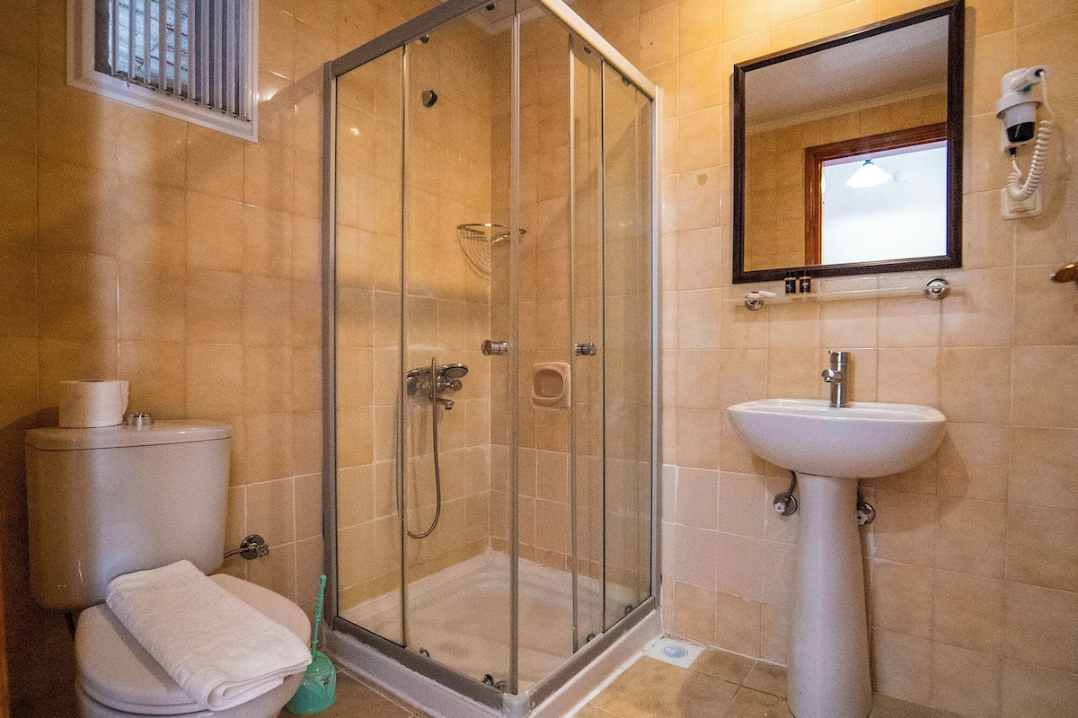 Economy Room, No View, No Balcony | Free cribs/infant beds, bed sheets