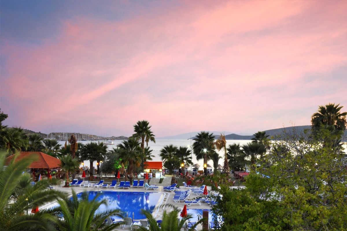 2 outdoor pools, open 9:00 am to 6:00 pm, pool umbrellas, pool loungers