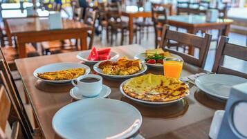 Tägliches inbegriffenes Frühstücksbuffet