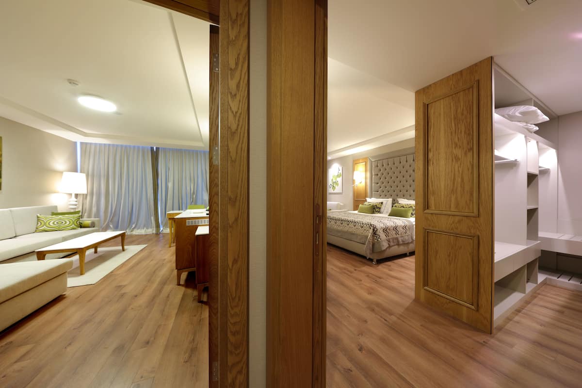 1 habitación y minibar con artículos gratuitos