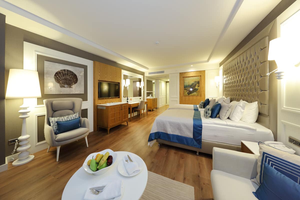 1 habitación y minibar con artículos gratuitos
