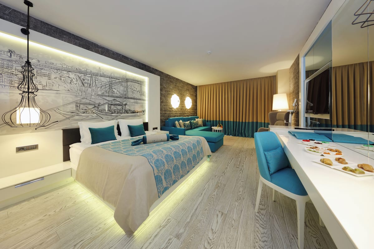 1 bedroom, free minibar, in-room safe, desk