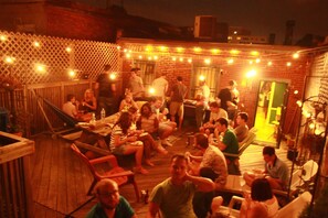 Bar (on property) - Duo Housing Hostel (Washington)
