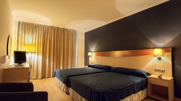 Coffres-forts dans les chambres, bureau, Wi-Fi gratuit, draps fournis