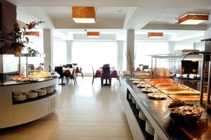 Daily buffet breakfast (EUR 10.00 per person)