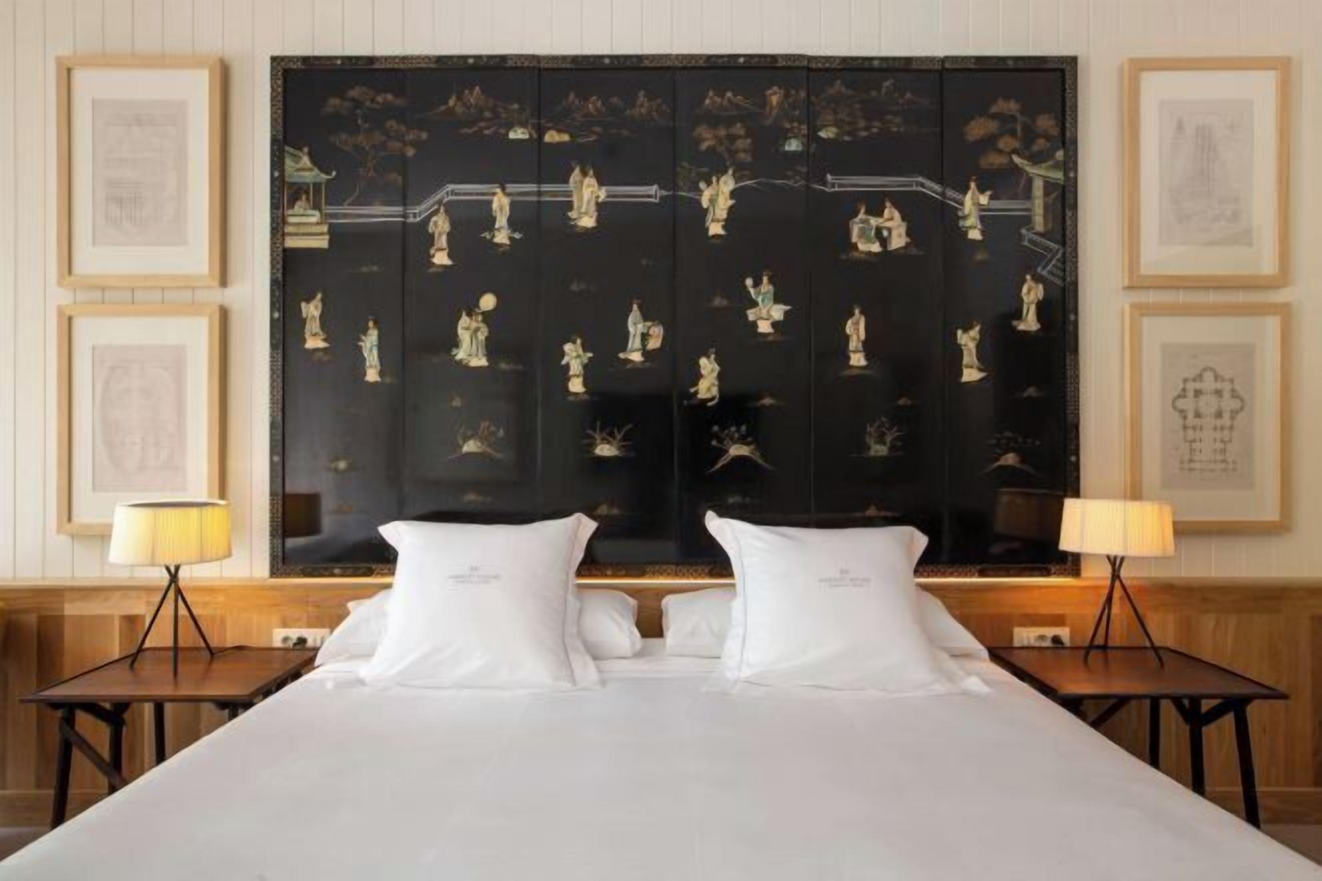 Luxe beddengoed, een minibar, een kluis op de kamer, een bureau