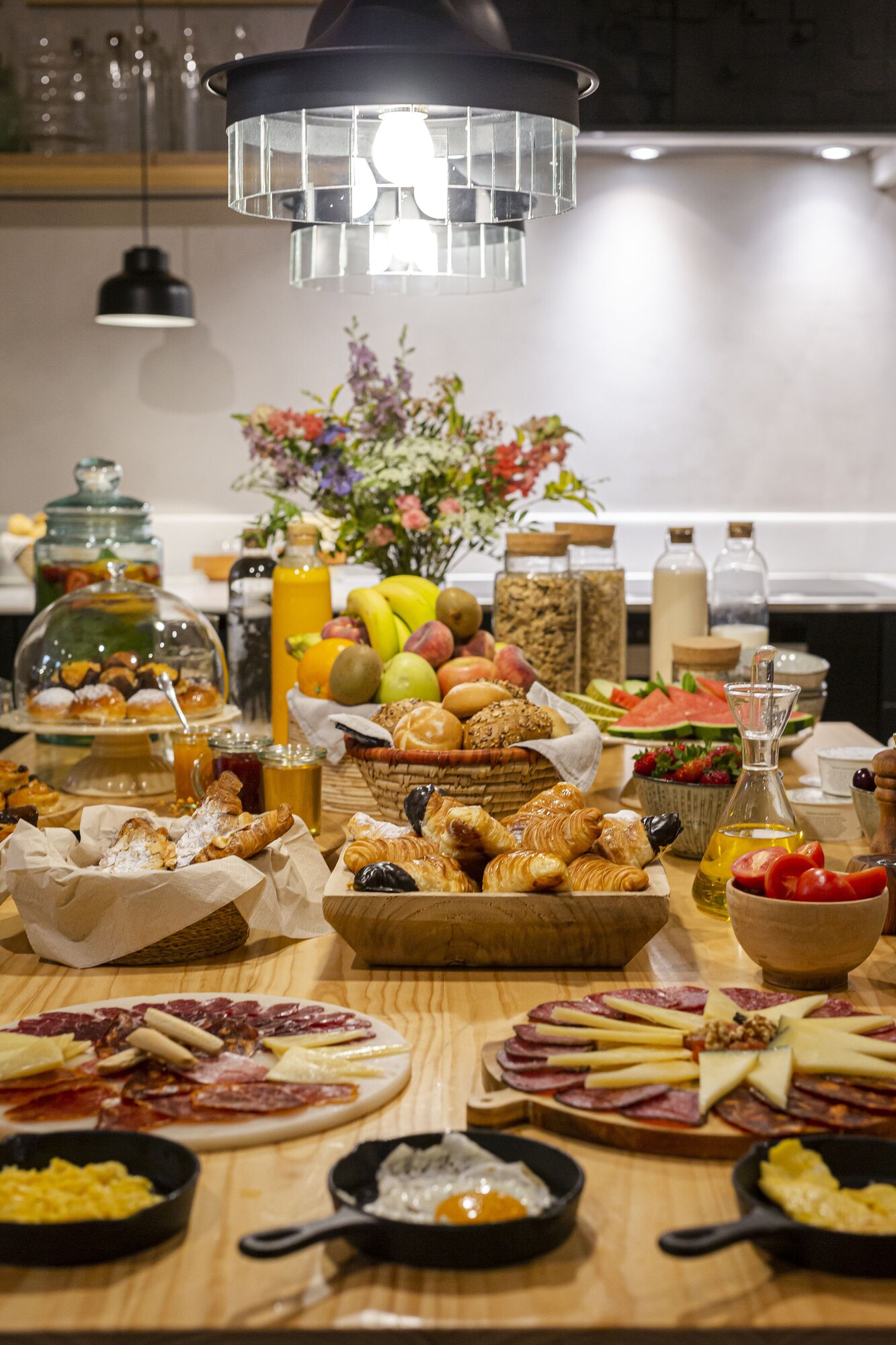 Tägliches Frühstücksbuffet gegen Gebühr