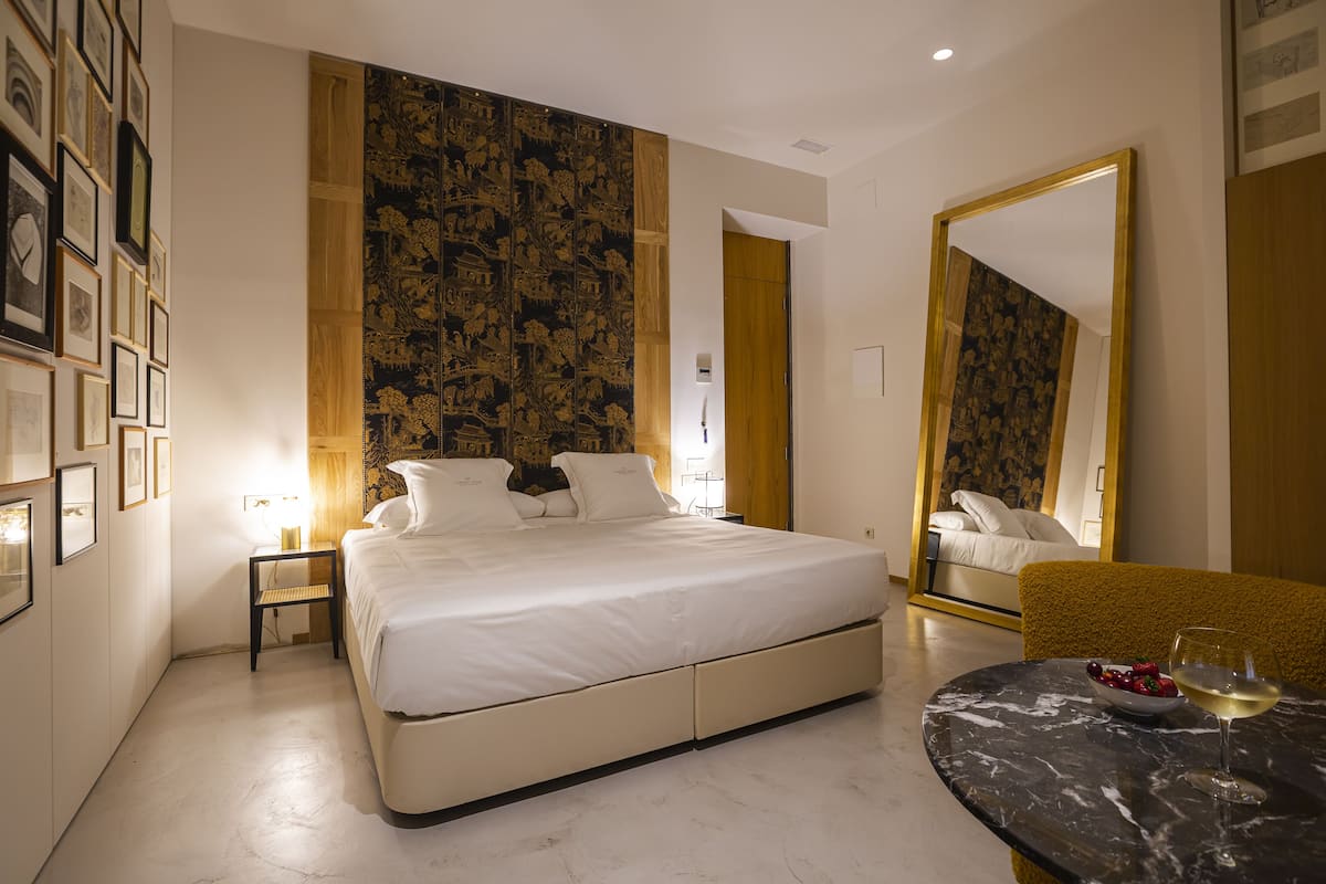 1 bedroom, premium bedding, minibar, in-room safe
