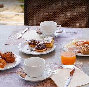 Free daily buffet breakfast - Hotel Columbia & Ninfea (Jesolo)