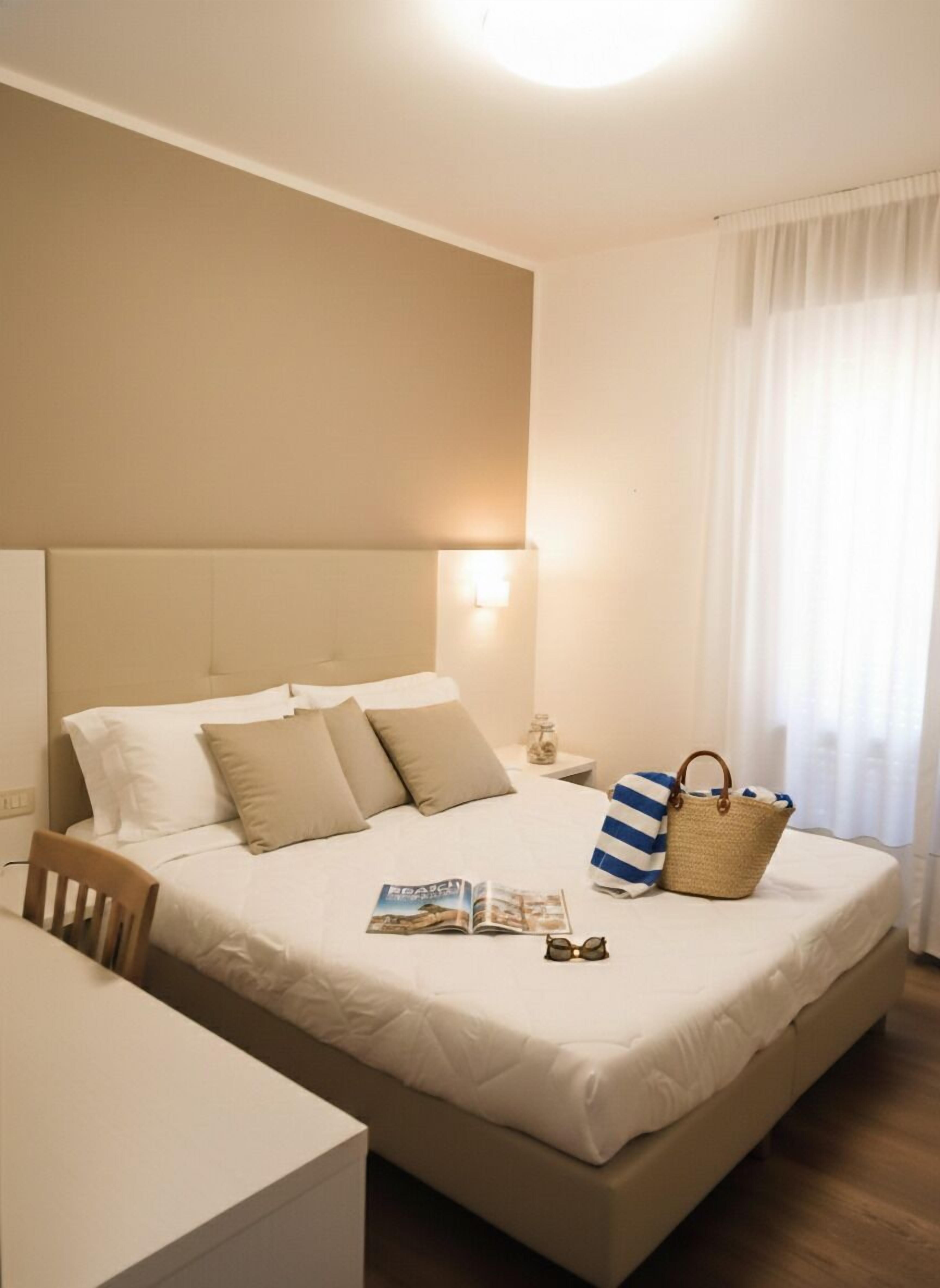 Kahden hengen standard-huone (yksi tai kaksi sänkyä), merinäköala | Tallelokero huoneessa, työpöytä, ilmainen Wi-Fi, vuodevaatteet