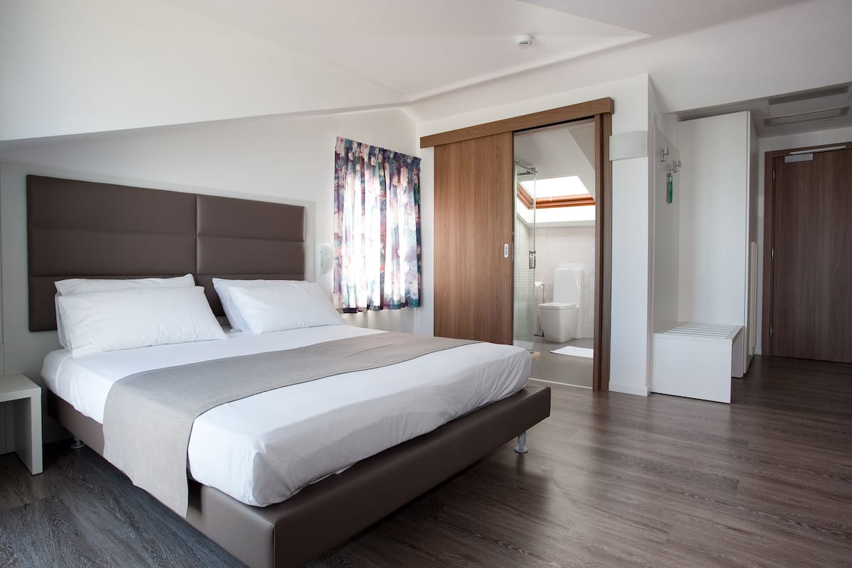 In-room safe, desk, free WiFi, bed sheets