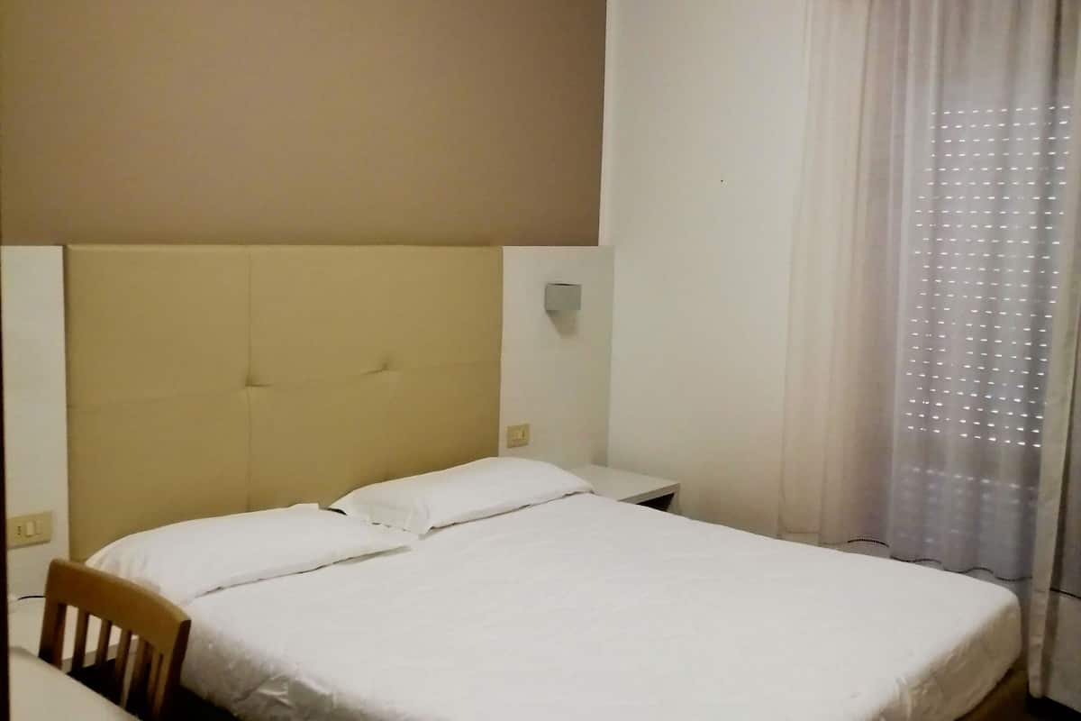 Standard-Doppel- oder -Zweibettzimmer, Meerblick | Zimmersafe, Schreibtisch, kostenloses WLAN, Bettwäsche