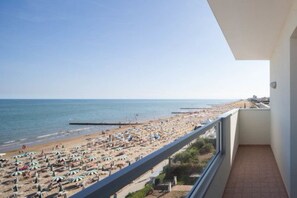 On the beach - Hotel Columbia & Ninfea (Jesolo)