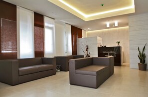 Lobby sitting area - Hotel Columbia & Ninfea (Jesolo)