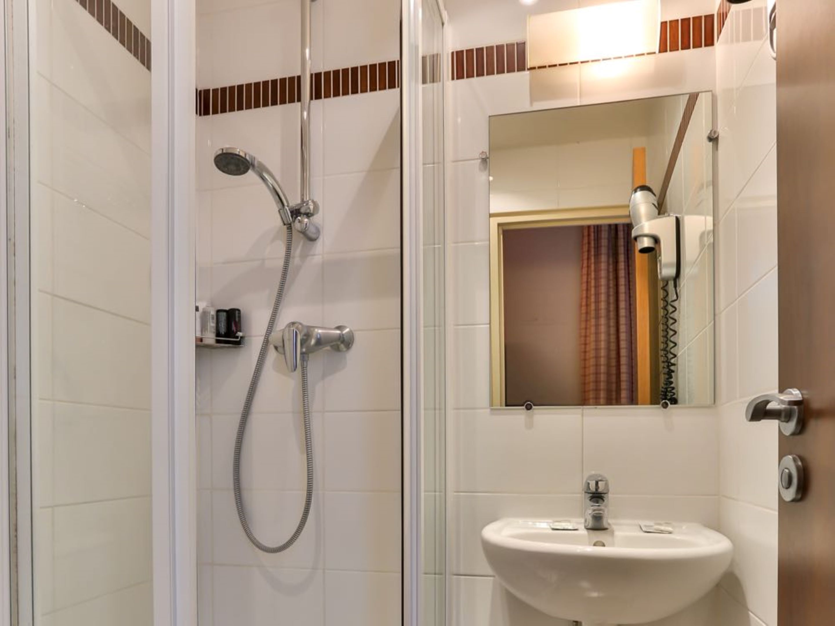 triple room | bathroom | shower, hair dryer, towels