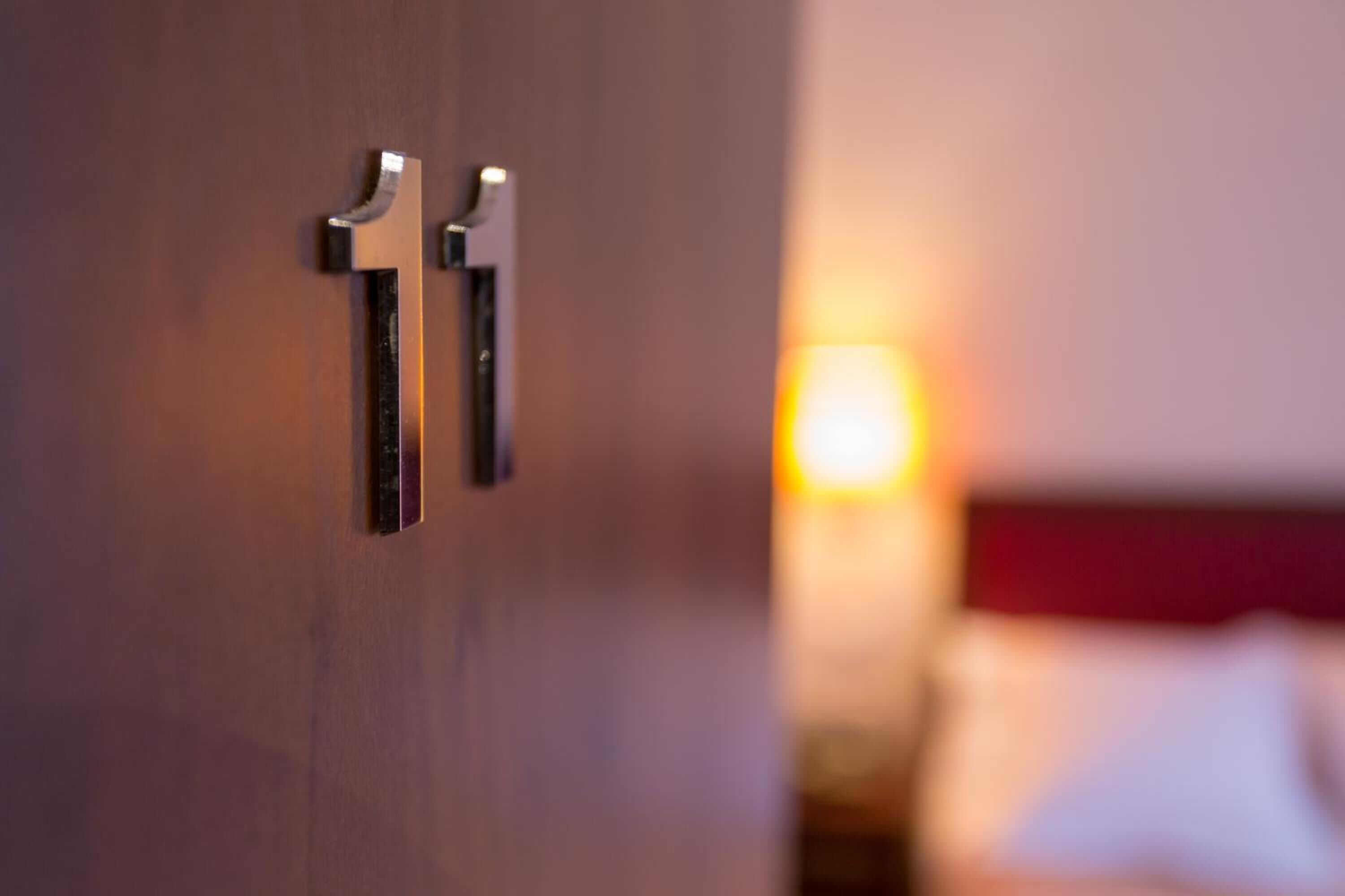 desk, soundproofing, free wifi, bed sheets