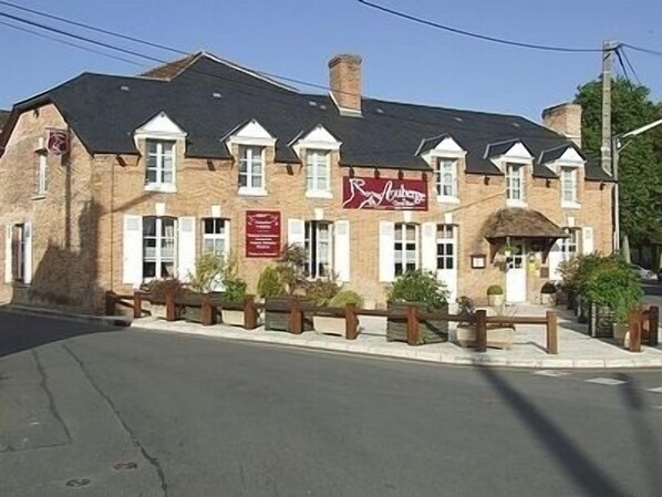 A traditional stone building with a sign for 'The Red Lion' pub.