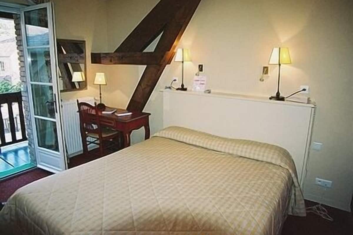 Standaard tweepersoonskamer, 1 slaapkamer, privébadkamer | Een bureau, gratis babybedden, extra bedden, gratis wifi