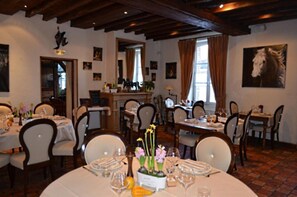 Restaurant - Hotel Le Cheval Blanc (Yvoy-le-Marron)
