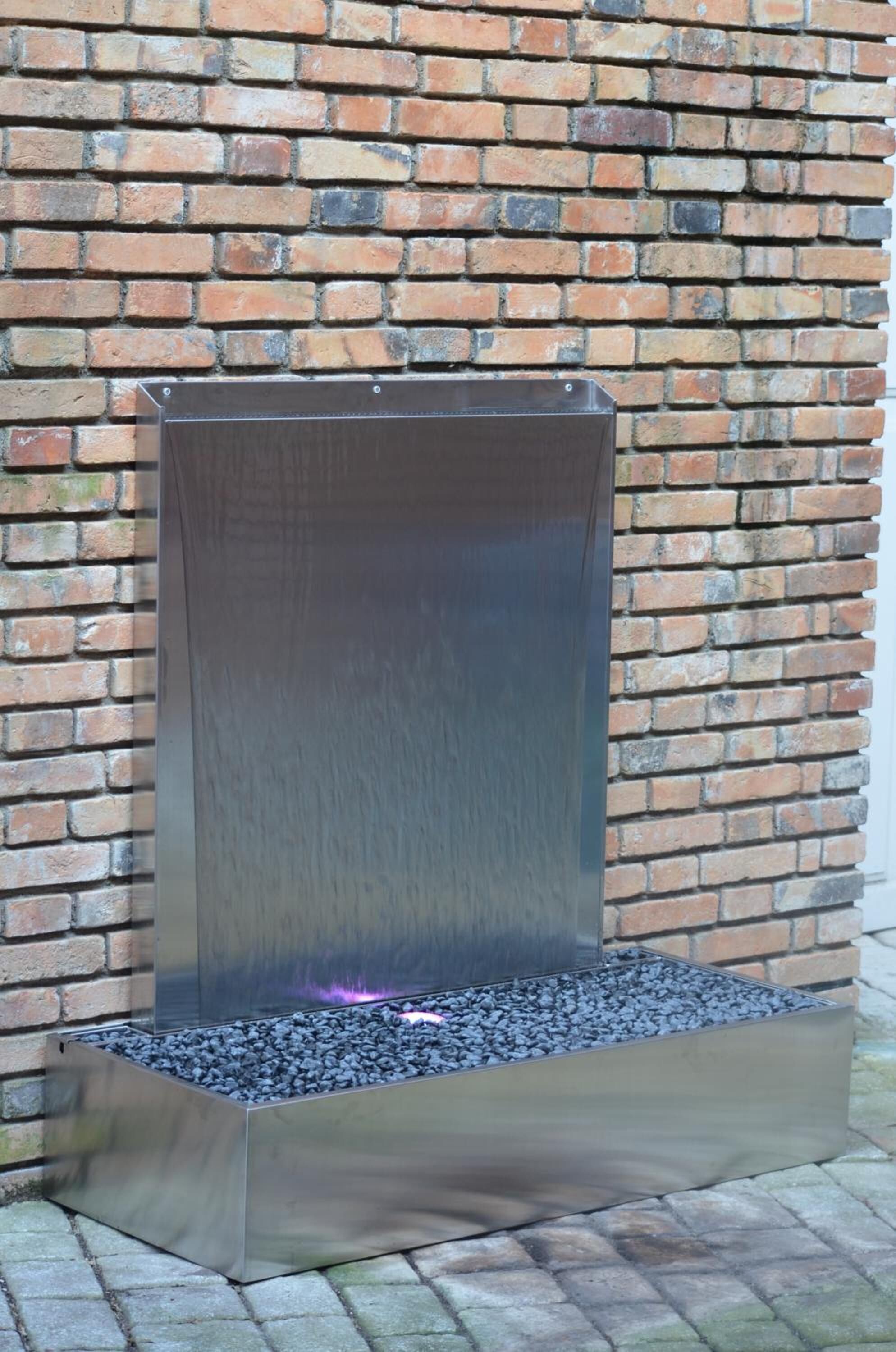 desk, free cots/infant beds, rollaway beds, free wifi