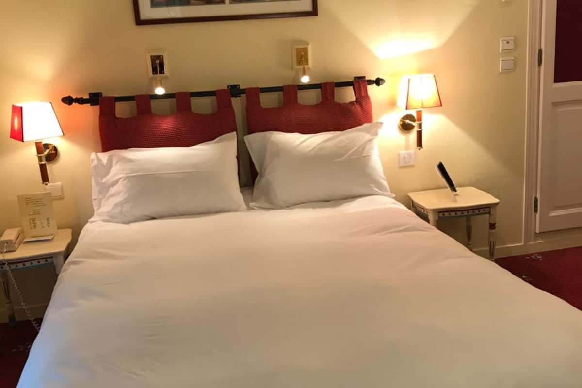 desk, free cots/infant beds, rollaway beds, free wifi