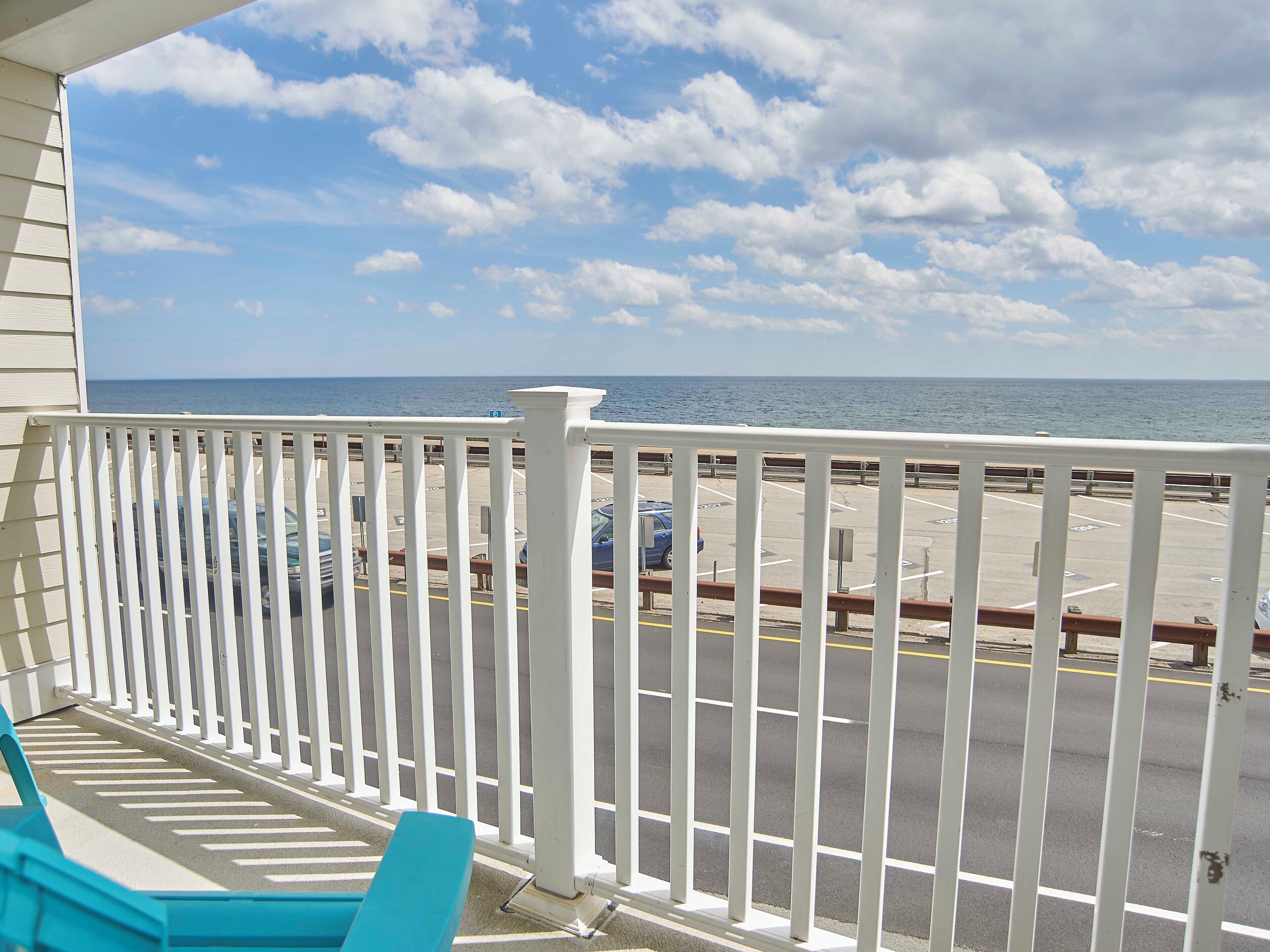 oceanfront room, queen bed, balcony | terrace/patio