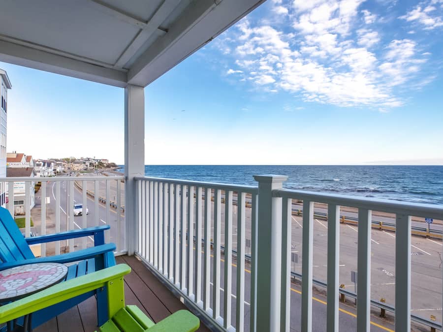 Oceanfront Room, King Bed, Balcony | Utsikt mot strand/hav