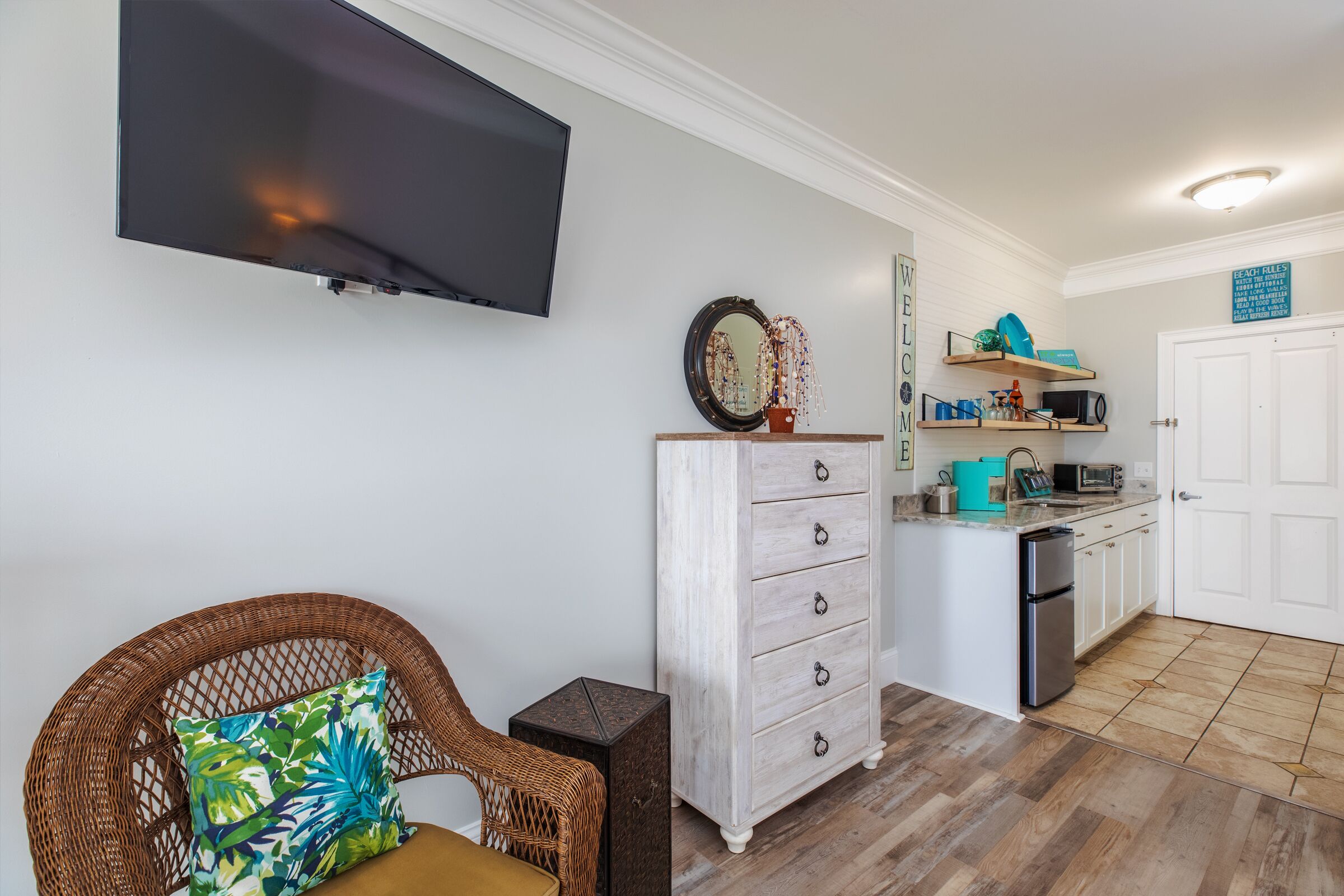 deluxe studio suite, 1 king bed with sofa bed, non smoking, ocean view | 1 bedroom, in-room safe, free wifi, bed sheets