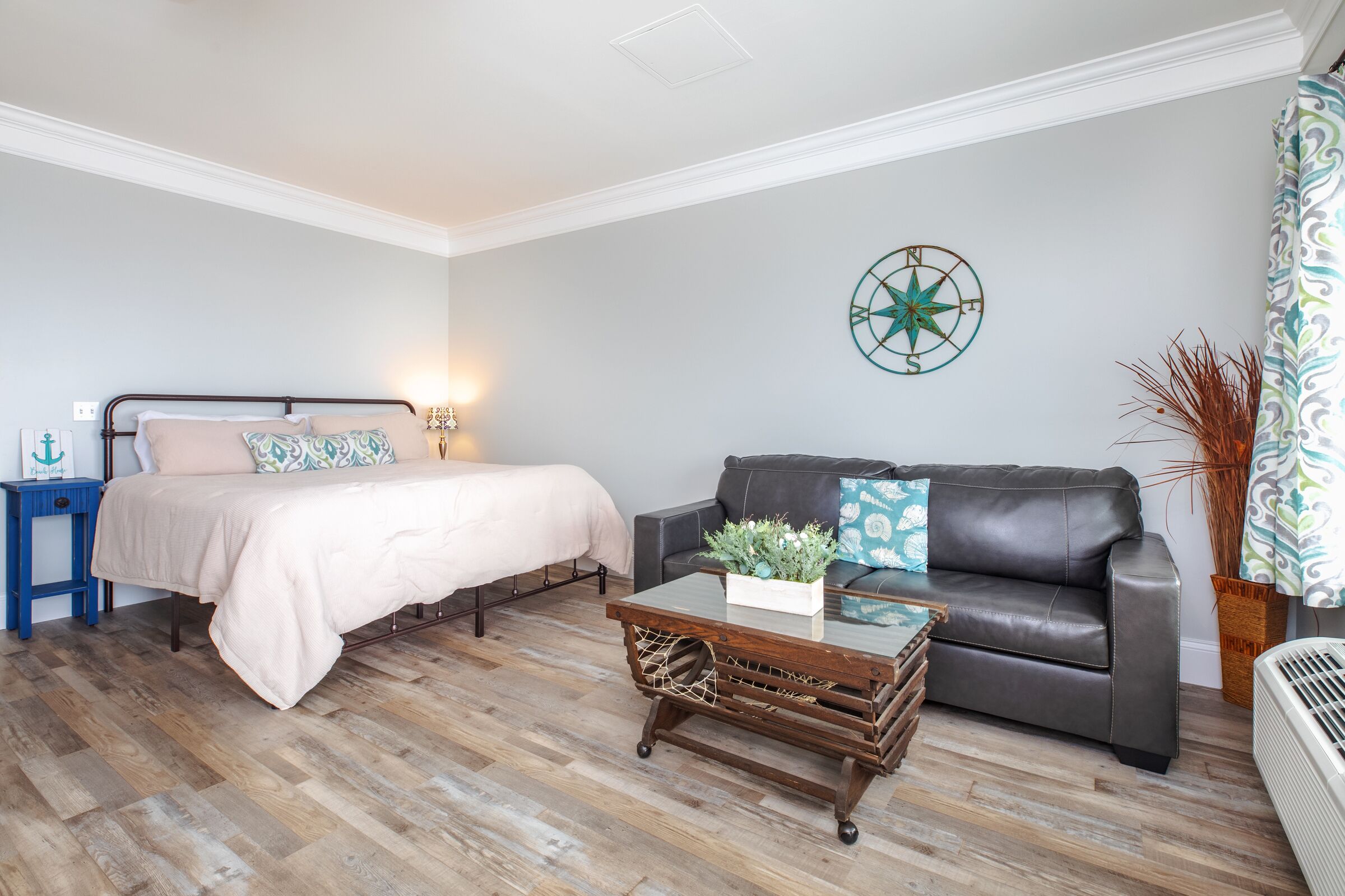 deluxe studio suite, 1 king bed with sofa bed, non smoking, ocean view | 1 bedroom, in-room safe, free wifi, bed sheets