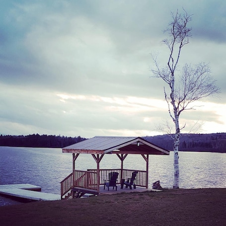 Lake. Welcome Inn