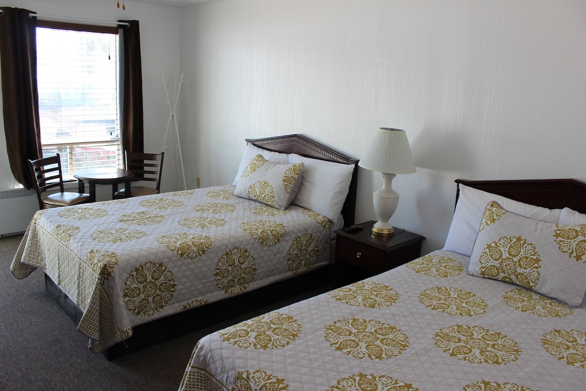 Comfort Room, 2 Double Beds, Pet Friendly | Premium bedding, free WiFi, bed sheets, wheelchair access